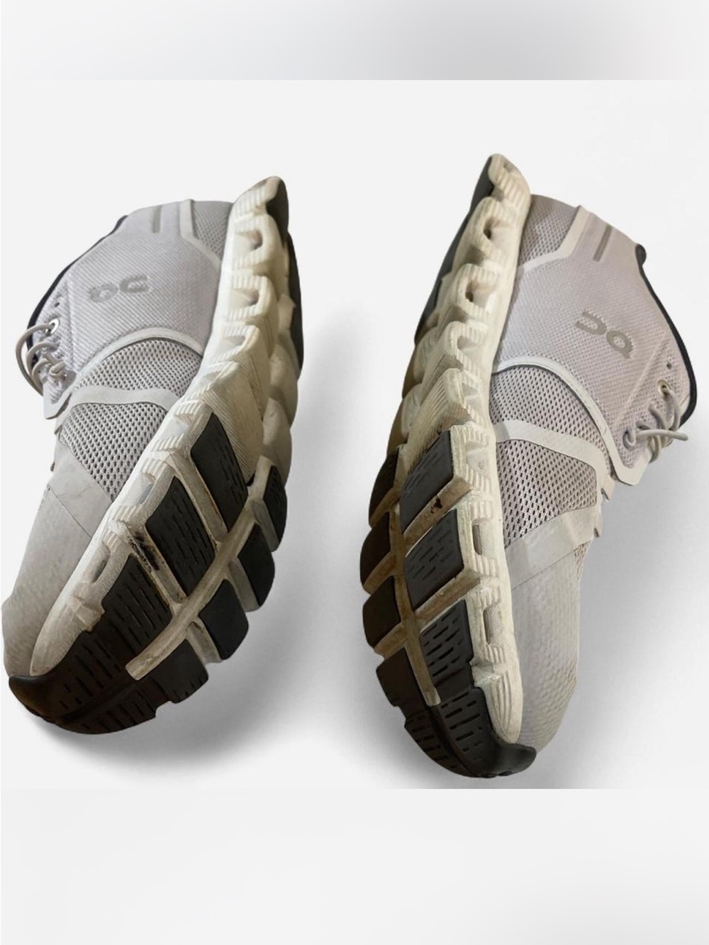 On cloud running shoes - Picture 4 of 6